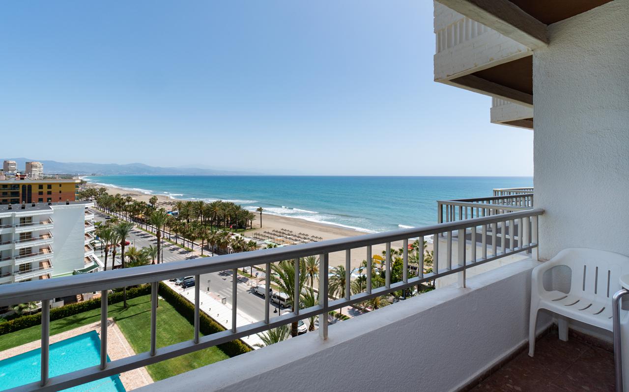 Uitzicht vanaf balkon van Appartementen Bajondillo